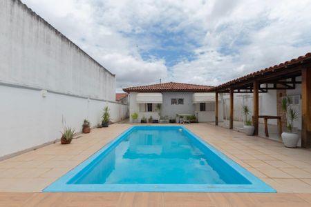 Casa para alugar com 180m², 2 quartos e 4 vagasPiscina
