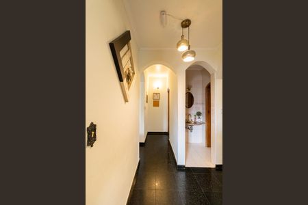 Casa à venda com 500m², 7 quartos e 2 vagas Casa à venda com 500m², 7 quartos e 2 vagasCorredor