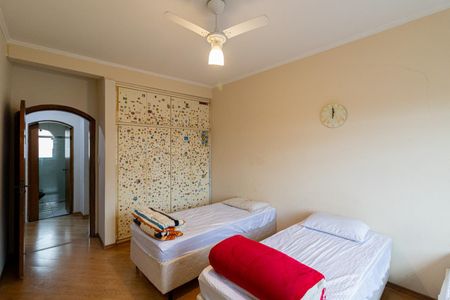 Casa à venda com 500m², 7 quartos e 2 vagas Casa à venda com 500m², 7 quartos e 2 vagasQuarto 1