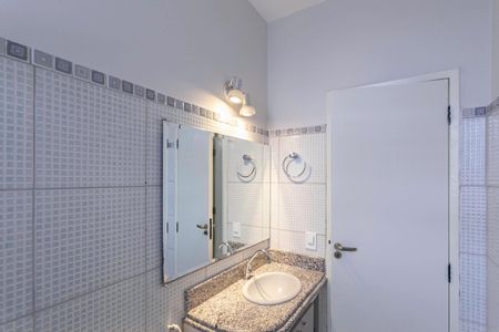 Casa à venda com 260m², 5 quartos e 3 vagasBanheiro social 