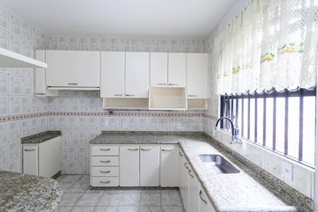 Casa à venda com 260m², 5 quartos e 3 vagasCozinha