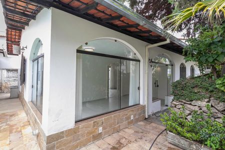 Casa à venda com 260m², 5 quartos e 3 vagasEntrada