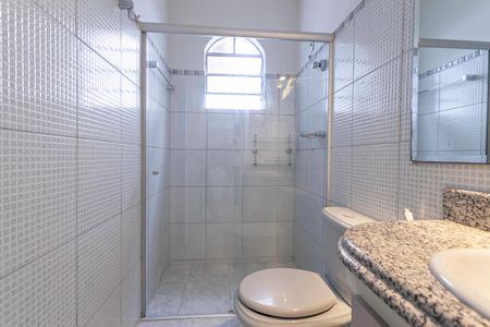 Casa à venda com 260m², 5 quartos e 3 vagasBanheiro social 