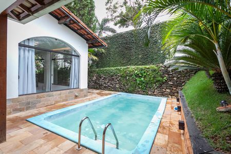 Casa à venda com 260m², 5 quartos e 3 vagasPiscina