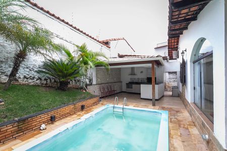 Casa à venda com 260m², 5 quartos e 3 vagasQuintal