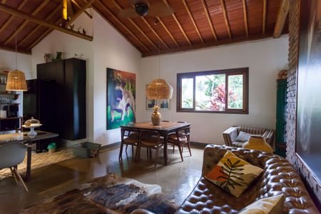 Casa à venda com 315m², 3 quartos e 2 vagassala