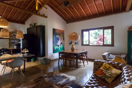 Casa à venda com 315m², 3 quartos e 2 vagassala