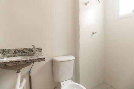 Banheiro  de kitnet/studio para alugar com 1 quarto, 18m² em Vila Esperança, São Paulo