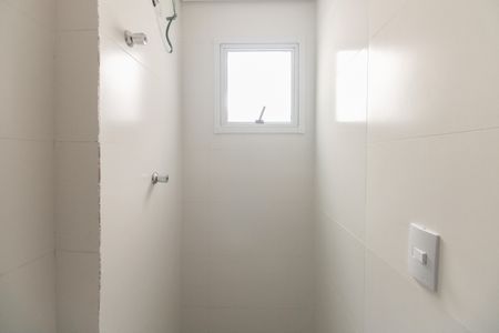 Banheiro  de kitnet/studio para alugar com 1 quarto, 18m² em Vila Esperança, São Paulo