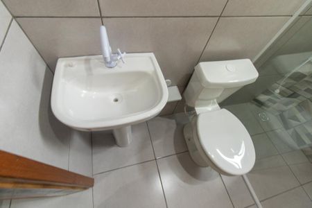 Banheiro Social de kitnet/studio para alugar com 1 quarto, 16m² em Sítio Cercado, Curitiba