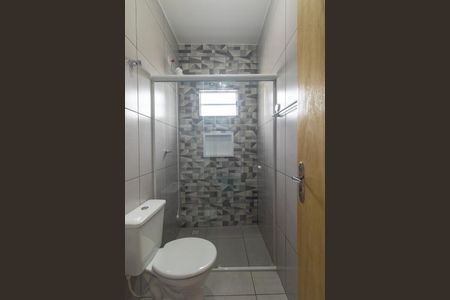 Banheiro Social de kitnet/studio para alugar com 1 quarto, 15m² em Sítio Cercado, Curitiba