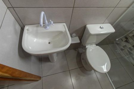 Banheiro Social de kitnet/studio para alugar com 1 quarto, 15m² em Sítio Cercado, Curitiba