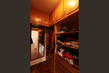 Casa à venda com 221m², 3 quartos e 4 vagasQuarto 1 - Suíte Closet