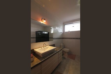 Casa à venda com 221m², 3 quartos e 4 vagasBanheiro Social