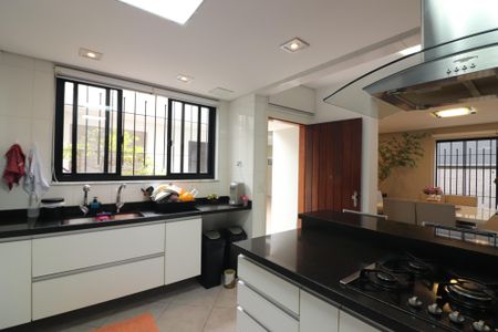 Casa à venda com 221m², 3 quartos e 4 vagasCozinha 