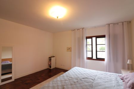 Casa à venda com 221m², 3 quartos e 4 vagasQuarto 1 - Suíte