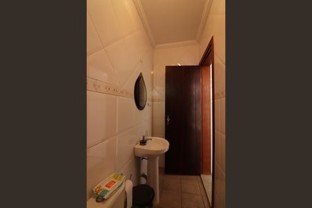 Casa à venda com 221m², 3 quartos e 4 vagasBanheiro de serviço