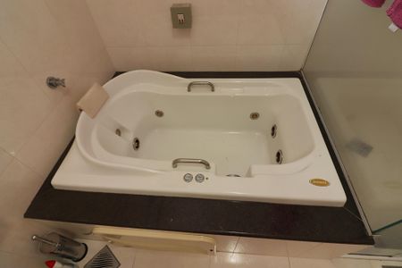 Casa à venda com 221m², 3 quartos e 4 vagasQuarto 1 - Suíte Banheiro 