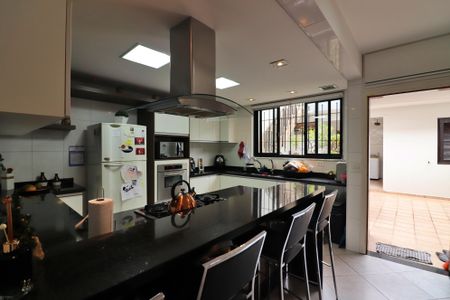 Casa à venda com 221m², 3 quartos e 4 vagasCozinha 