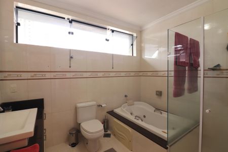 Casa à venda com 221m², 3 quartos e 4 vagasQuarto 1 - Suíte Banheiro 
