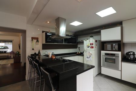 Casa à venda com 221m², 3 quartos e 4 vagasCozinha 