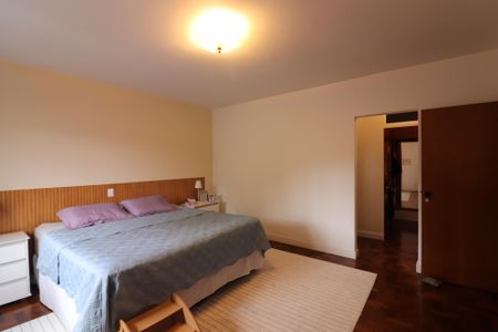 Casa à venda com 221m², 3 quartos e 4 vagasQuarto 1 - Suíte