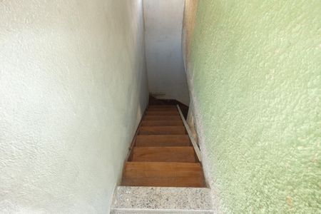 Casa para alugar com 90m², 2 quartos e 1 vaga Casa para alugar com 90m², 2 quartos e 1 vagaEscada