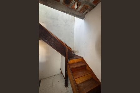 Casa para alugar com 90m², 2 quartos e 1 vaga Casa para alugar com 90m², 2 quartos e 1 vagaEscada