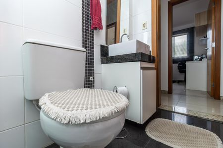 Apartamento à venda com 66m², 3 quartos e 3 vagas Apartamento à venda com 66m², 3 quartos e 3 vagasBanheiro Social