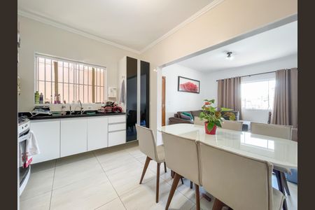 Casa à venda com 180m², 2 quartos e 2 vagasCozinha