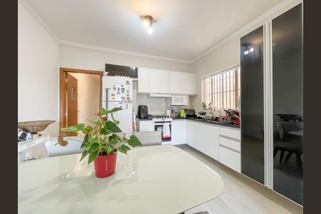 Casa à venda com 180m², 2 quartos e 2 vagasCozinha