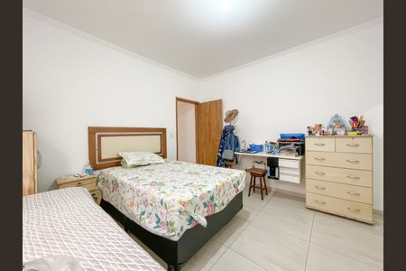 Casa à venda com 180m², 2 quartos e 2 vagasSuíte