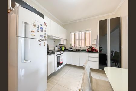 Casa à venda com 180m², 2 quartos e 2 vagasCozinha
