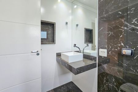 Apartamento para alugar com 200m², 4 quartos e 2 vagasBanheiro do Quarto 2