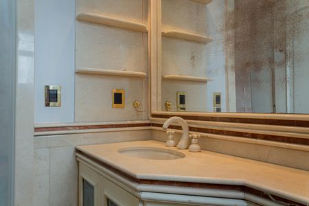 Apartamento à venda com 412m², 5 quartos e 5 vagasBanheiro da Suíte 4