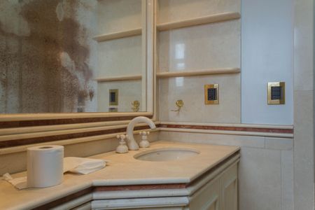 Apartamento à venda com 412m², 5 quartos e 5 vagasBanheiro da Suíte 3