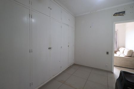 Casa para alugar com 200m², 4 quartos e 2 vagas Casa para alugar com 200m², 4 quartos e 2 vagasQuarto 2