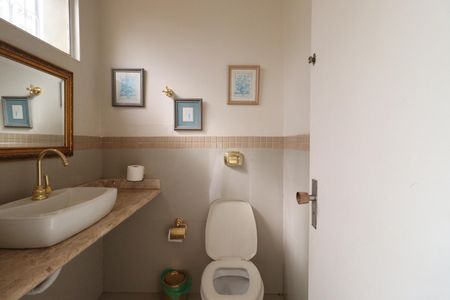 Casa para alugar com 200m², 4 quartos e 2 vagas Casa para alugar com 200m², 4 quartos e 2 vagasLavabo