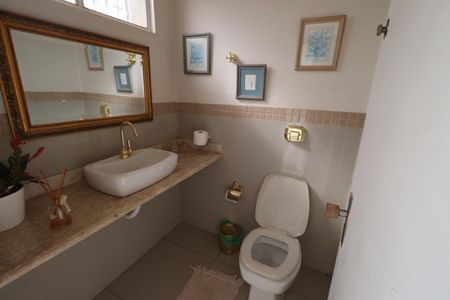 Casa para alugar com 200m², 4 quartos e 2 vagas Casa para alugar com 200m², 4 quartos e 2 vagasLavabo