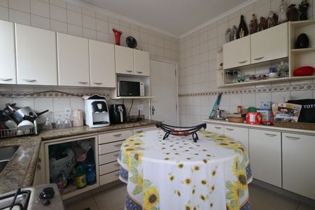 Casa para alugar com 200m², 4 quartos e 2 vagas Casa para alugar com 200m², 4 quartos e 2 vagasCozinha