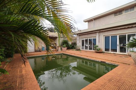 Casa para alugar com 200m², 4 quartos e 2 vagas Casa para alugar com 200m², 4 quartos e 2 vagasPiscina