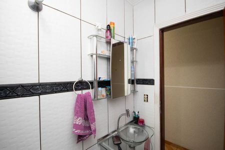 Casa à venda com 220m², 3 quartos e 2 vagasBanheiro 2