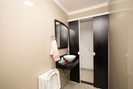 Casa à venda com 220m², 3 quartos e 2 vagasLavabo