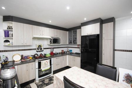 Casa à venda com 220m², 3 quartos e 2 vagasCozinha - Armários