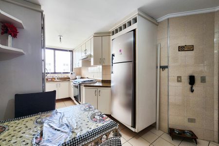 Apartamento à venda com 134m², 4 quartos e 2 vagasCozinha 