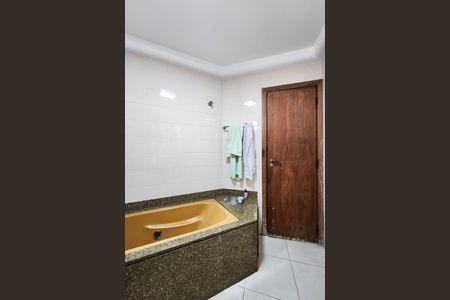 Apartamento à venda com 134m², 4 quartos e 2 vagasBanheiro da Suíte 1