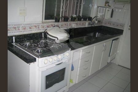 Casa à venda com 3 quartos, 205m² em Vila Firmiano Pinto, São Paulo