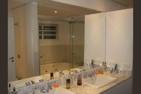 Casa à venda com 3 quartos, 205m² em Vila Firmiano Pinto, São Paulo