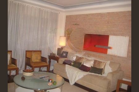 Casa à venda com 3 quartos, 205m² em Vila Firmiano Pinto, São Paulo