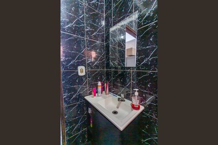 Casa à venda com 200m², 3 quartos e 1 vagaBanheiro 